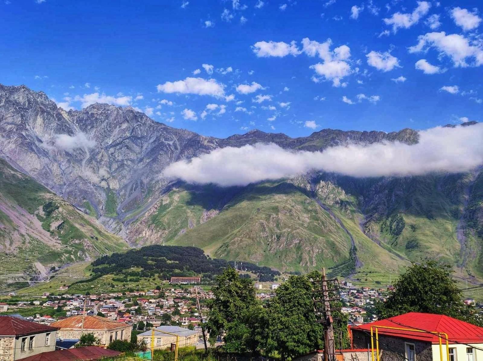 House In Gergeti Hotel Kazbegi Exterior photo